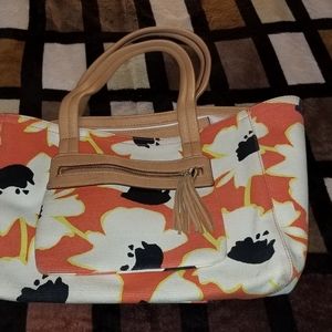 Relic white bag flowering medium size.